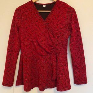 Lovely Holiday top with long sleeves